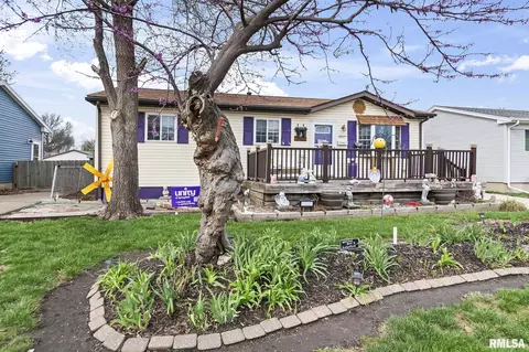 Exterior - 2409 Sutherland Rd, Springfield, IL 62702 photo 2 of 5