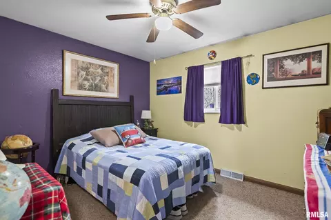 Bedroom - 2409 Sutherland Rd, Springfield, IL 62702 photo 2 of 5