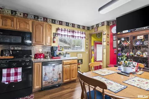 Kitchen - 2409 Sutherland Rd, Springfield, IL 62702 photo 3 of 3