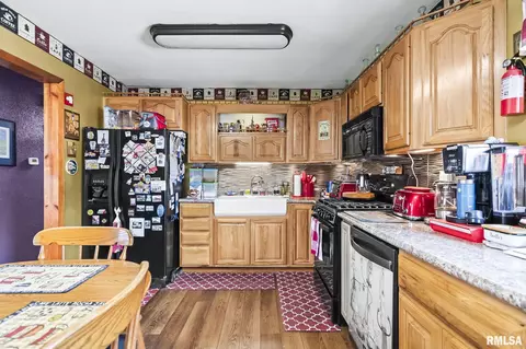 Kitchen - 2409 Sutherland Rd, Springfield, IL 62702 photo 1 of 3