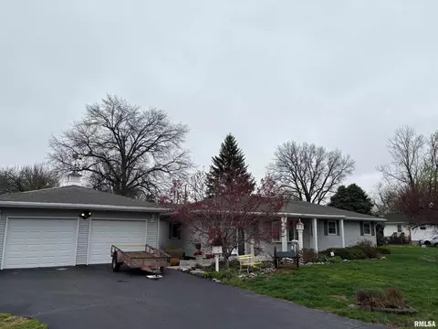 1315 W Adams St, Taylorville, IL 62568