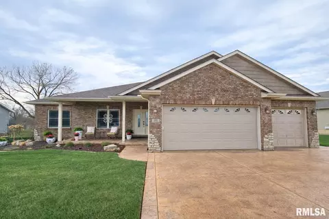 208 Pinehurst Ln, Washington, IL 61571