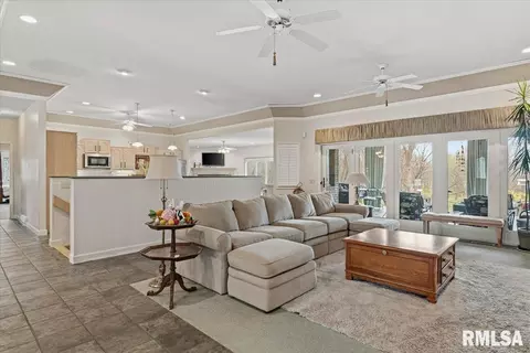 Living - 6201 Westminster Ct, Springfield, IL 62711 photo 1 of 3