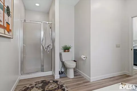 Bath - 6201 Westminster Ct, Springfield, IL 62711 photo 4 of 6