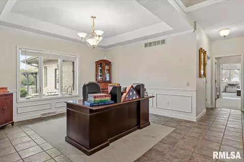 Entry Way - 6201 Westminster Ct, Springfield, IL 62711 photo 2 of 4