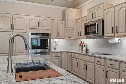 Kitchen - 6201 Westminster Ct, Springfield, IL 62711 photo 3 of 5
