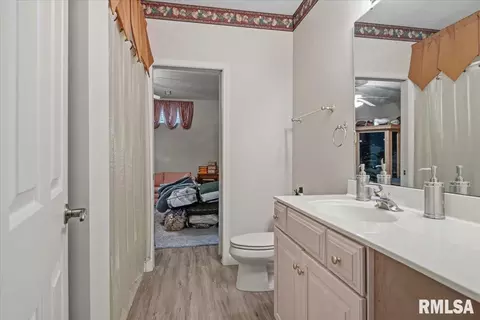 Bath - 6201 Westminster Ct, Springfield, IL 62711 photo 6 of 6