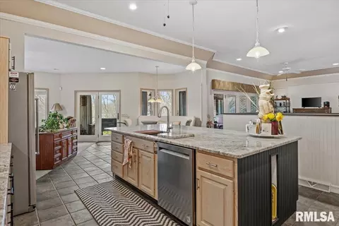 Kitchen - 6201 Westminster Ct, Springfield, IL 62711 photo 4 of 5