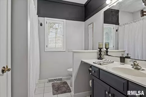 Bath - 6201 Westminster Ct, Springfield, IL 62711 photo 1 of 6