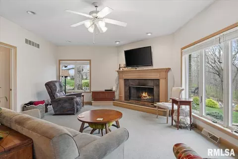 Living - 6201 Westminster Ct, Springfield, IL 62711 photo 2 of 3
