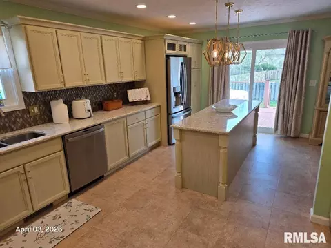 Kitchen - 3308 Rawlings Dr, Springfield, IL 62704 photo 1 of 4
