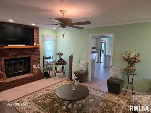 Living - 3308 Rawlings Dr, Springfield, IL 62704 photo 3 of 3
