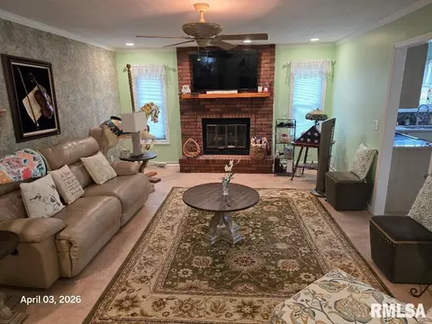 Living - 3308 Rawlings Dr, Springfield, IL 62704 photo 1 of 3