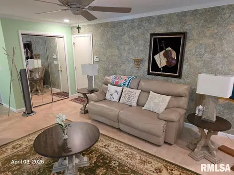 Living - 3308 Rawlings Dr, Springfield, IL 62704 photo 2 of 3