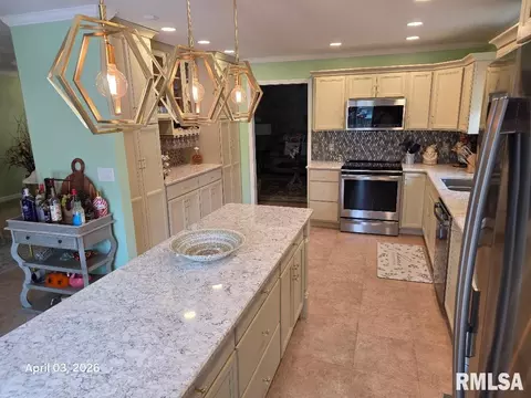 Kitchen - 3308 Rawlings Dr, Springfield, IL 62704 photo 2 of 4