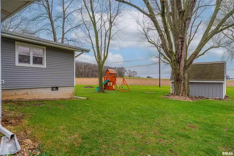 Exterior - 308 Ward Dr, Elkhart, IL 62634 photo 2 of 4
