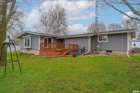 Exterior - 308 Ward Dr, Elkhart, IL 62634 photo 3 of 4