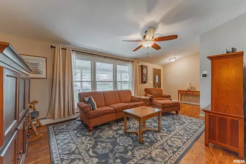 Living - 308 Ward Dr, Elkhart, IL 62634 photo 2 of 3