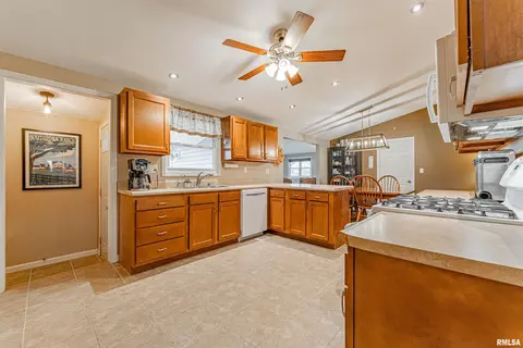 Kitchen - 308 Ward Dr, Elkhart, IL 62634 photo 3 of 4