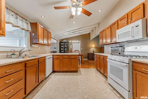 Kitchen - 308 Ward Dr, Elkhart, IL 62634 photo 4 of 4