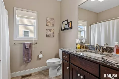 Bath - 1508 Balfour Dr, Springfield, IL 62711 photo 1 of 2