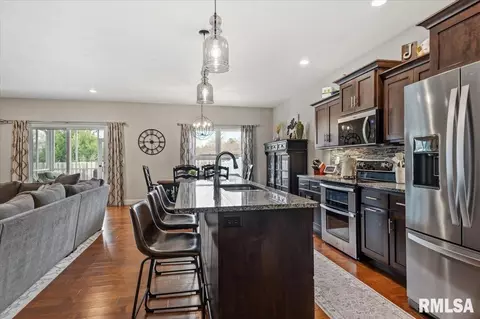 Kitchen - 1508 Balfour Dr, Springfield, IL 62711 photo 2 of 3