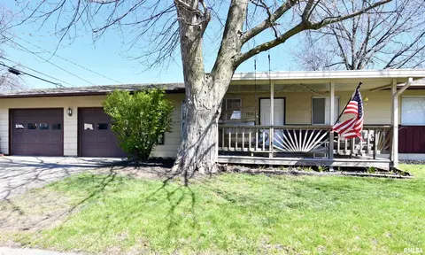 900 N Cheney St, Taylorville, IL 62568