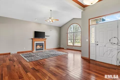 Living - 3708 Switchgrass Ct, Springfield, IL 62712 photo 2 of 5