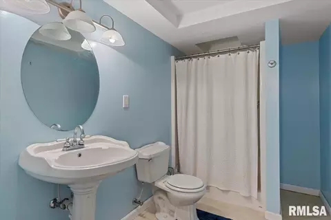 Bath - 3708 Switchgrass Ct, Springfield, IL 62712 photo 4 of 4