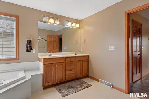 Bath - 3708 Switchgrass Ct, Springfield, IL 62712 photo 2 of 4