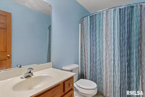 Bath - 3708 Switchgrass Ct, Springfield, IL 62712 photo 3 of 4