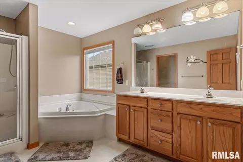 Bath - 3708 Switchgrass Ct, Springfield, IL 62712 photo 1 of 4
