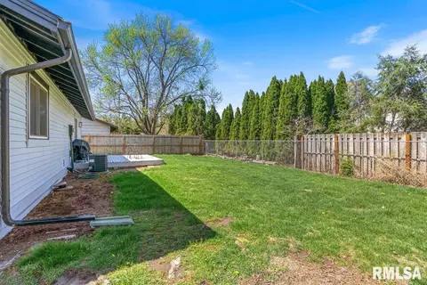 Exterior - 97 Mccarthy Dr, Springfield, IL 62702 photo 4 of 5