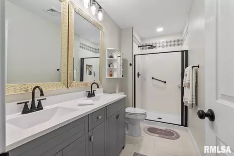 Bath - 97 Mccarthy Dr, Springfield, IL 62702 photo 1 of 2
