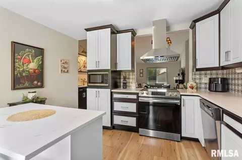 Kitchen - 97 Mccarthy Dr, Springfield, IL 62702 photo 1 of 2
