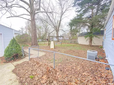 Exterior - 37 Belle Pl, Springfield, IL 62704 photo 3 of 5