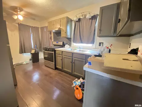 Kitchen - 37 Belle Pl, Springfield, IL 62704 photo 1 of 3