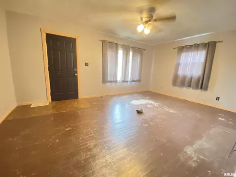 Living - 37 Belle Pl, Springfield, IL 62704 photo 1 of 2