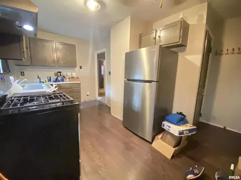 Kitchen - 37 Belle Pl, Springfield, IL 62704 photo 2 of 3