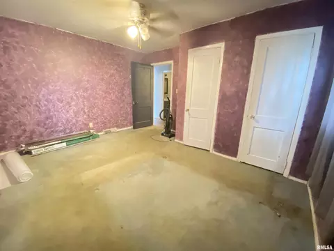 Bedroom - 37 Belle Pl, Springfield, IL 62704 photo 2 of 4
