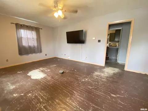 Living - 37 Belle Pl, Springfield, IL 62704 photo 2 of 2