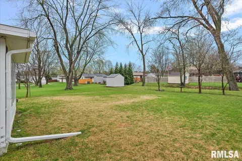 Exterior - 1116 Bolin Ct, Springfield, IL 62703 photo 3 of 6