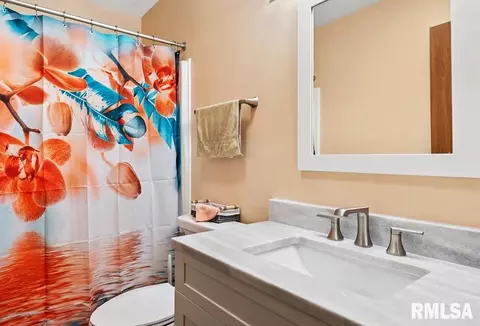 Bath - 1116 Bolin Ct, Springfield, IL 62703 photo 2 of 2
