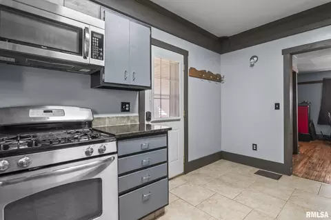 Entry Way - 1621 N 8th St, Springfield, IL 62702 photo 1 of 1