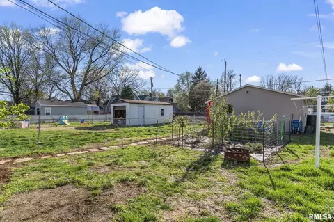 Exterior - 1621 N 8th St, Springfield, IL 62702 photo 7 of 10
