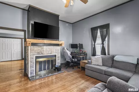 Living - 1621 N 8th St, Springfield, IL 62702 photo 1 of 3