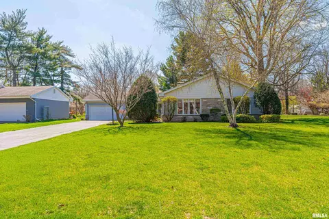 215 Park Place Pl, Lincoln, IL 62656