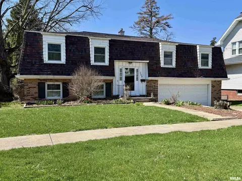 208 S Market St, Knoxville, IL 61448