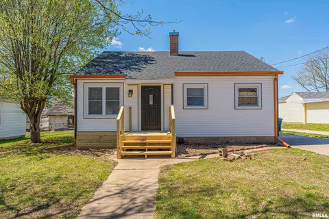 115 Cobleigh St, Emden, IL 62635