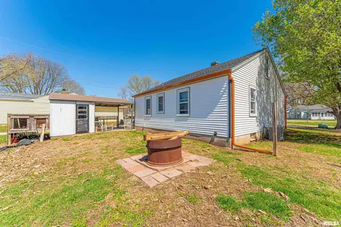 Exterior - 115 Cobleigh St, Emden, IL 62635 photo 4 of 4